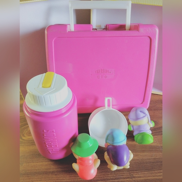 Vintage 1986 GLO Friends Glo Worm Thermos Lunch Box, Thermos & 3 Glo Figures - Picture 5 of 8